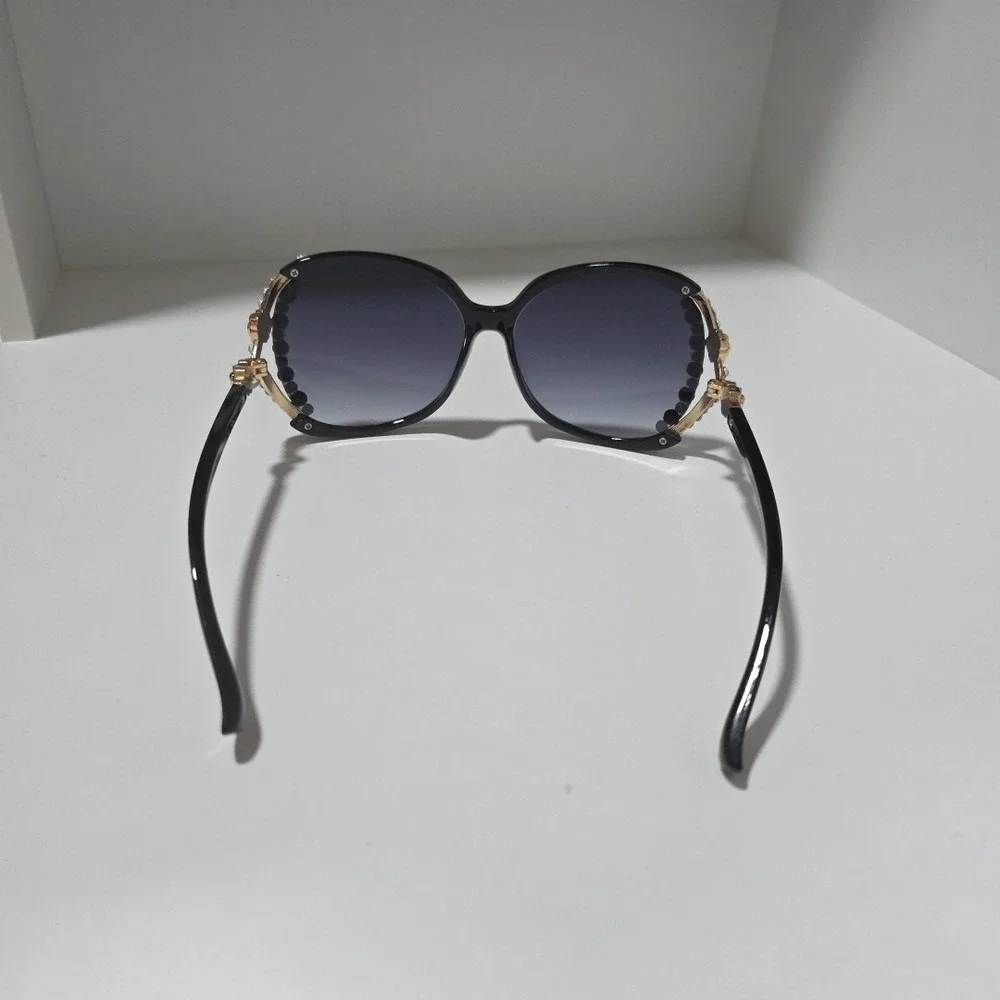 Oversized Black Rhinestone Sunglasses‎ with Gold Rose Side Detail – Glam Fashion